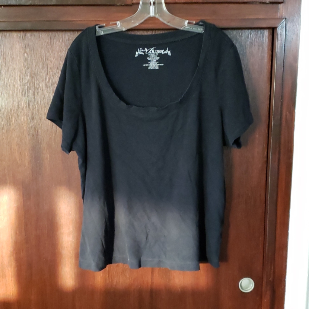 Black Simple Tee.